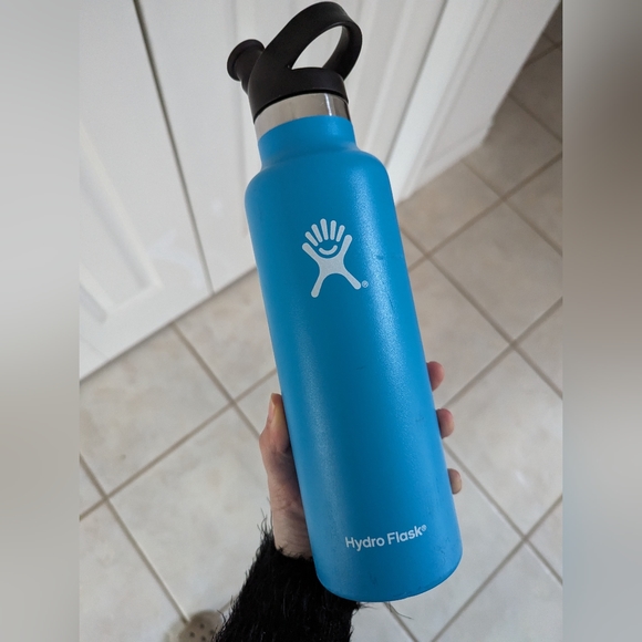 Hydroflask 21oz - with Sports Cap - Picture 2 of 7
